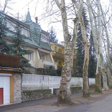 Отель Prima Piheno Мишкольц Экстерьер фото