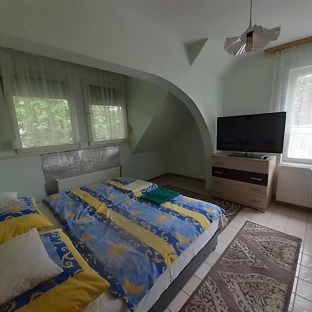 Отель Prima Piheno Мишкольц Экстерьер фото